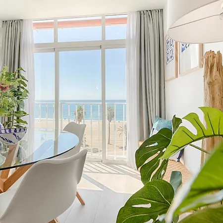 Hanami Avenida De Espana Sea Front * إِستيبونا