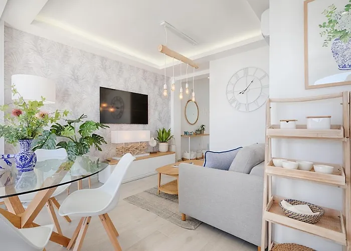 Hanami Avenida De Espana Sea Front * إِستيبونا