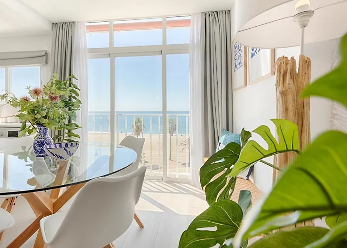 Hanami Avenida De Espana Sea Front * إِستيبونا